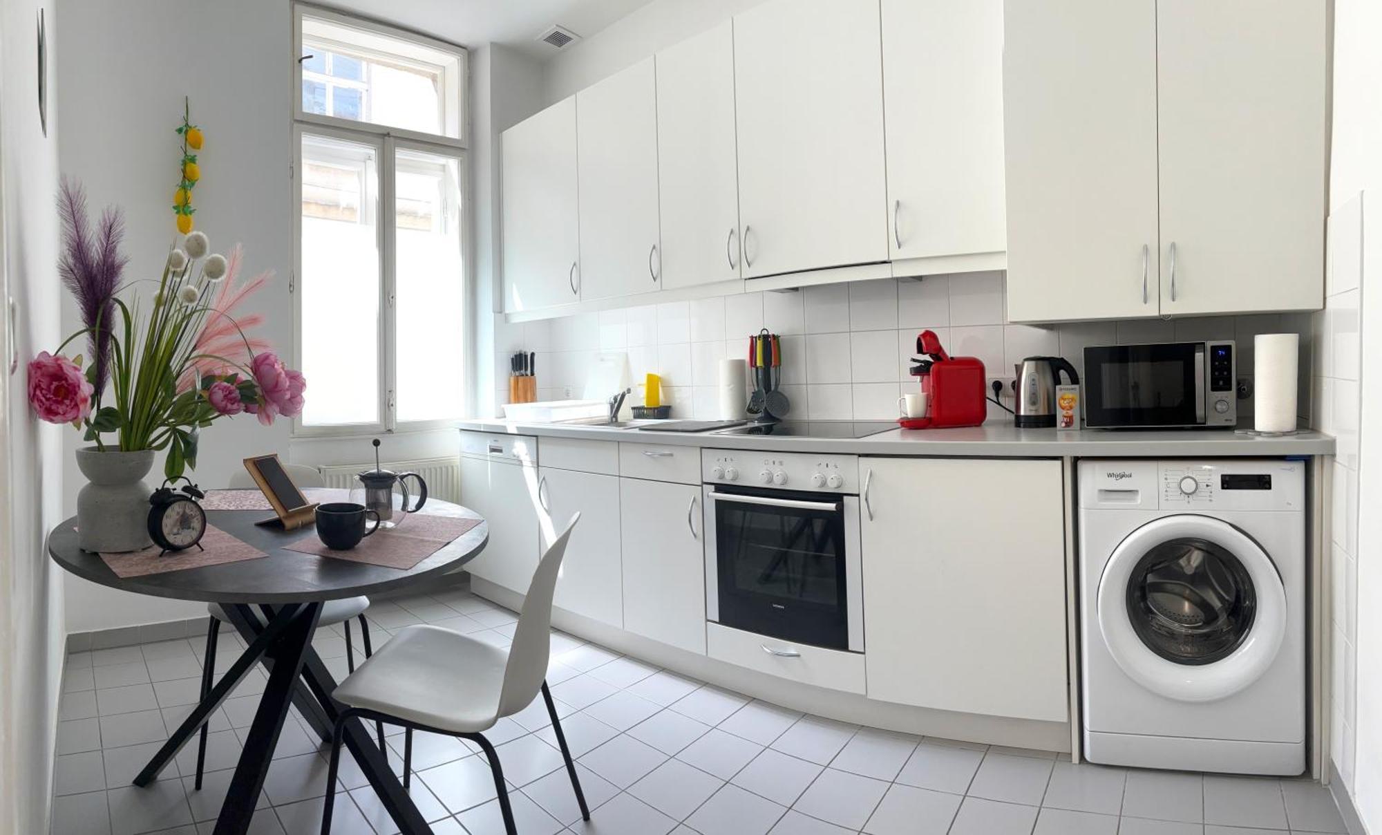 Central Mariahilfer Apartment 5 Min To The Schoenbrunn Palace And City Shopping Center Vienna Exterior photo